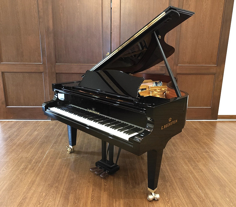 ベヒシュタイン B-212