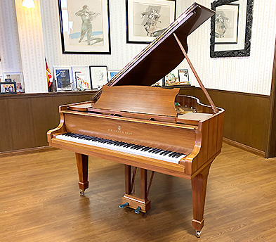 スタインウェイ S-155