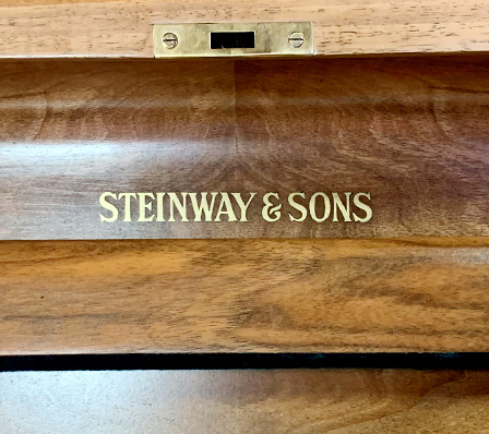 スタインウェイ V-125チッペンデール（Steinway＆Sons V-125 Chippendale）