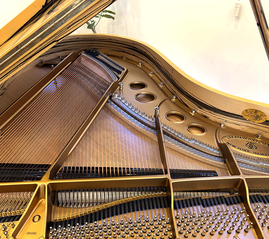 スタインウェイ O-180 White Ebony（Steinway＆Sons O-180 White Ebony）