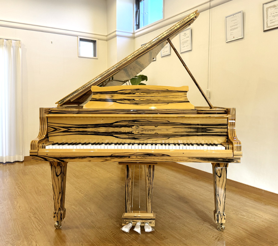 スタインウェイ O-180 White Ebony（Steinway＆Sons O-180 White Ebony）