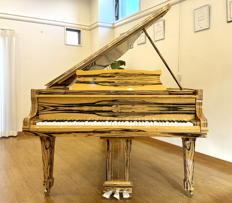 スタインウェイ O-180 White Ebony