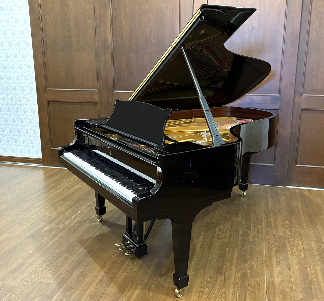 スタインウェイ B-211