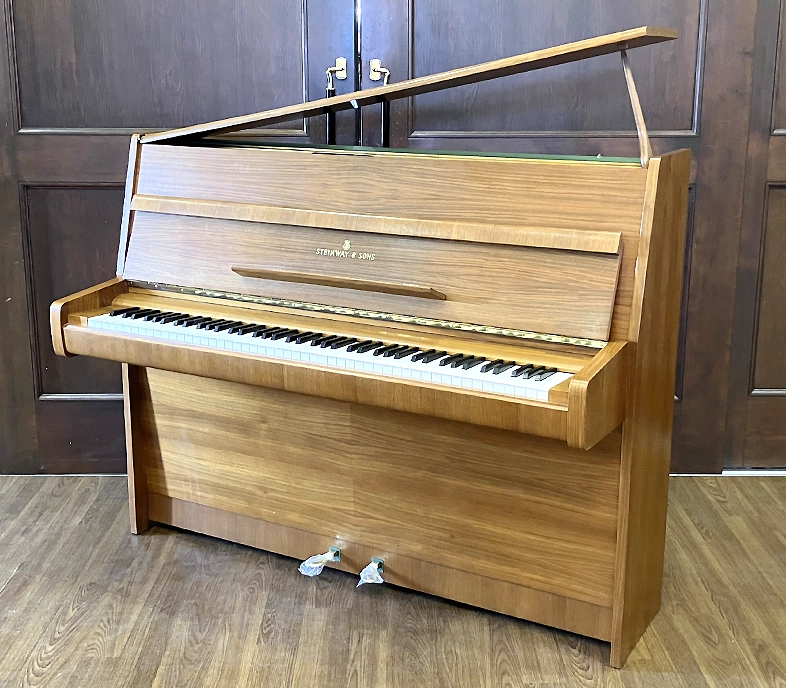 スタインウェイ Z-114